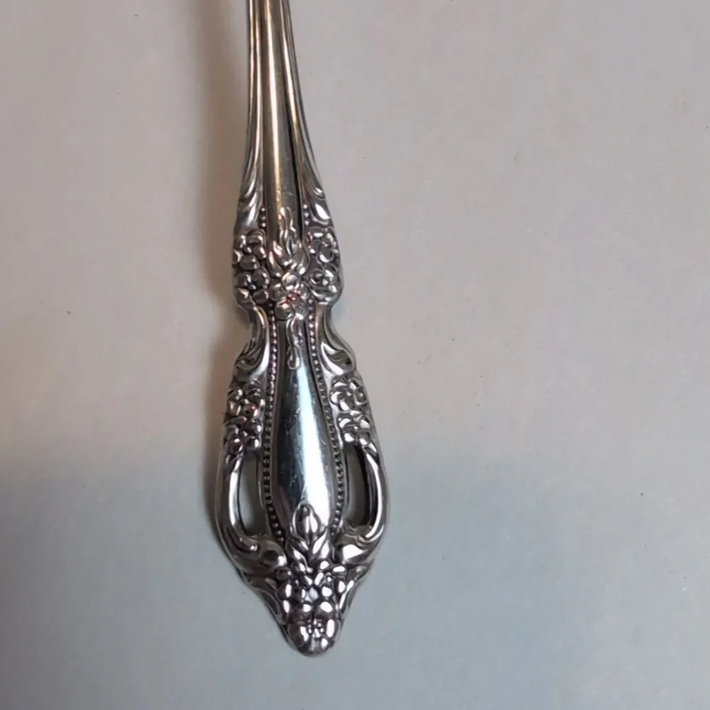 Classic Oneida Distinctions Deluxe Stainless Oval Soup Spoon